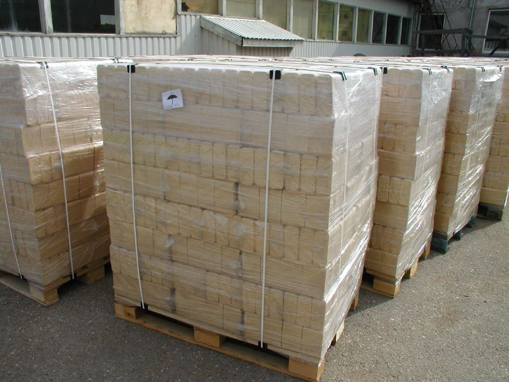 Puubriketti RUF 240 kg – 1/4 lava (nouto / toimitus)